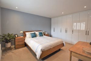 PRINCIPAL BEDROOM- click for photo gallery